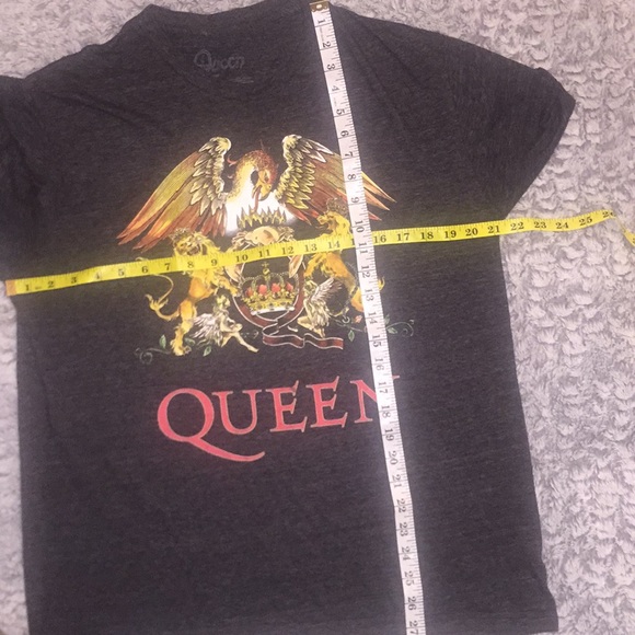 Freddy Mercury’s Queen Band Logo T-shirt - Picture 5 of 6